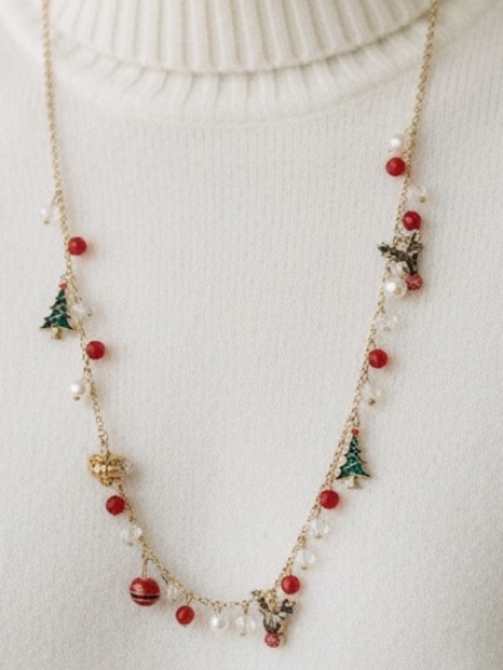 FESTIVE GOLD CHRISTMAS CHARM NECKLACE Holiday Trees Reindeer Bow Glass Beads
